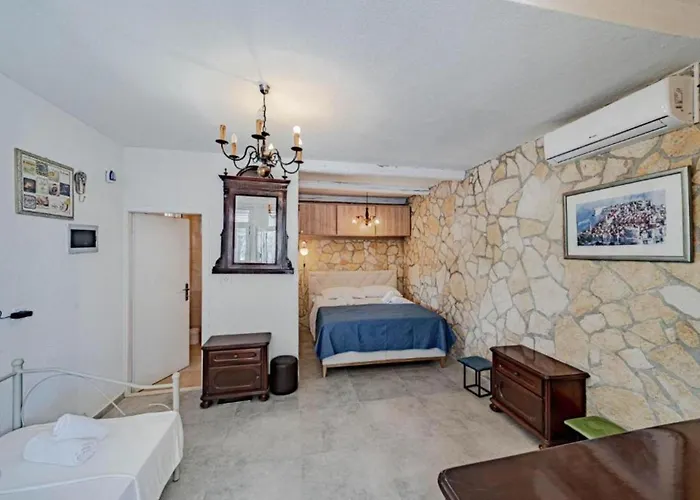 Olive House Semesterbostad Ston